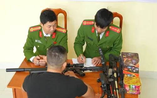 Đẩy mạnh vận động nhân dân giao nộp vũ khí, vật liệu nổ