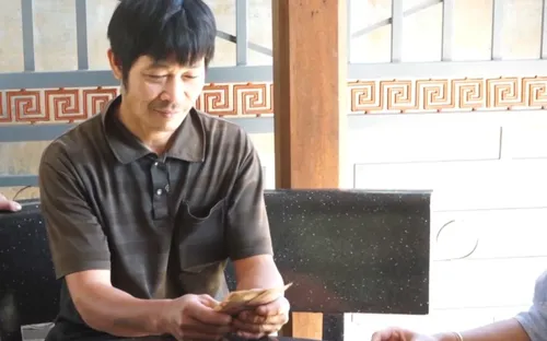 Người dân vùng thiên tai vui mừng nhận quà từ Đảng, Nhà nước