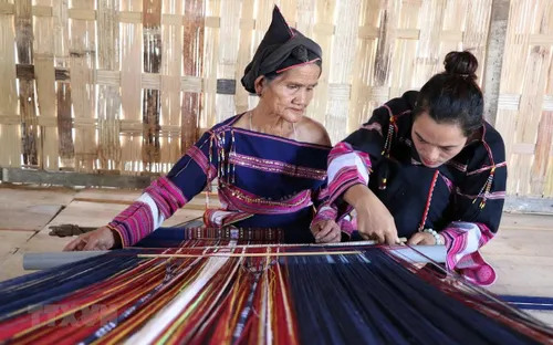 Thổ cẩm Tây Nguyên: Những bản sử thi dệt bằng sợi chỉ sắc màu