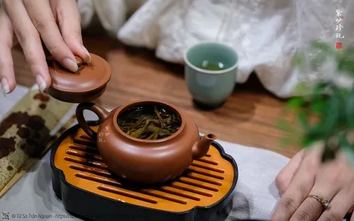 Nghệ thuật trà Việt: Sự tinh tế ẩn mình trong chén nước xanh trong