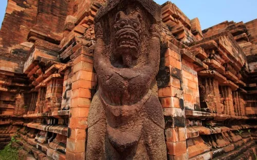 Hồn gạch Mỹ Sơn: Nơi thời gian ngưng đọng trong lòng di sản