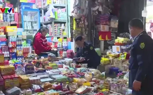 Hàng giả, hàng nhái ngang nhiên bày bán dịp cuối năm, lực lượng chức năng tăng cường kiểm tra