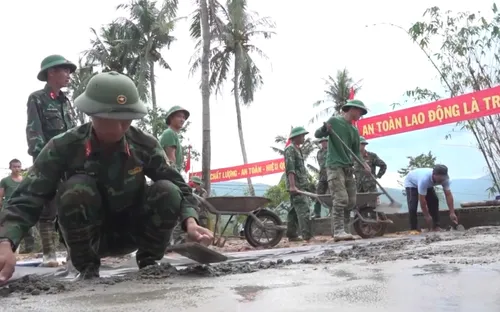 Những đội thợ xây mang màu áo lính