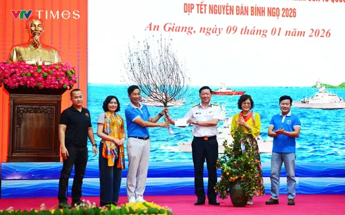 Vùng 5 Hải quân xuất quân mang Xuân đến với biển đảo Tây Nam