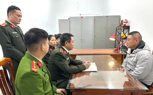 Bắt đối tượng bị truy nã quốc tế khi đang trốn sang Lào