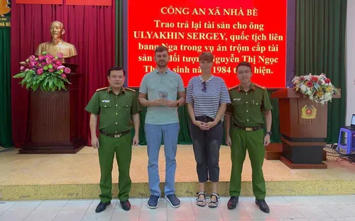 Nữ giúp việc trộm nhiều ngoại tệ của vợ chồng người Nga