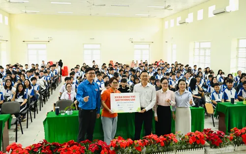 Gần 900 học sinh Côn Đảo tiếp cận kiến thức AI qua học liệu số