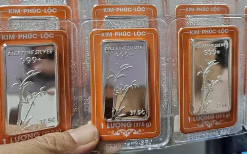 Giá bạc hôm nay 12-1: Không chỉ vàng, bạc cũng gây bất ngờ