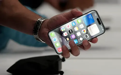 Ấn Độ tăng cường kiểm soát điện thoại thông minh