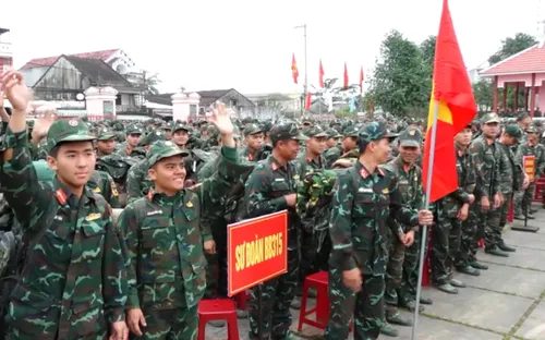 Chia tay lực lượng quân đội trở về đơn vị sau khi hoàn thành Chiến dịch Quang Trung