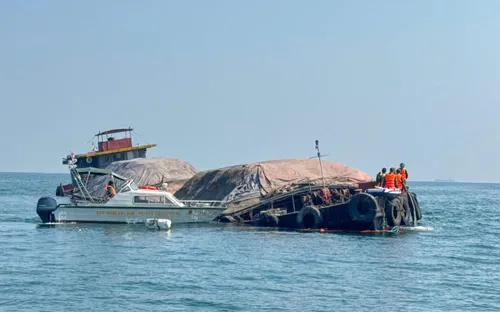 Hải Phòng: Cứu hộ thành công tàu vận tải chở hơn 1.200 tấn tro xỉ gặp nạn trên biển