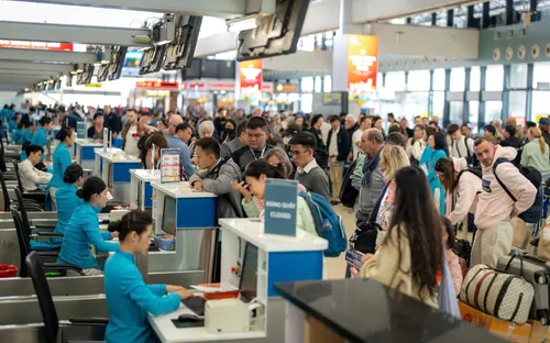 Vietnam Airlines tăng gần 300 chuyến bay Tết từ sân bay Tân Sơn Nhất