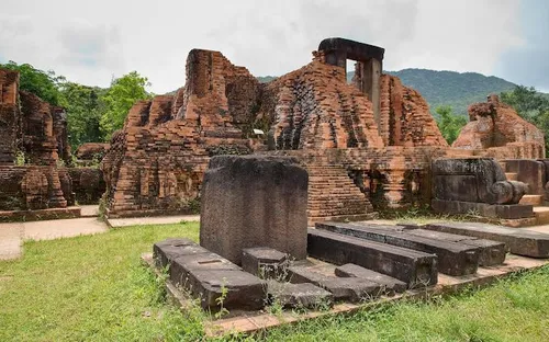 Thánh địa Mỹ Sơn: Những đền tháp gạch nung và bí ẩn kỹ thuật xây dựng của người Chăm