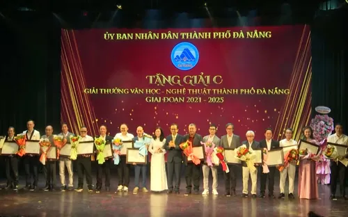 Trao Giải thưởng Văn học - Nghệ thuật Đà Nẵng