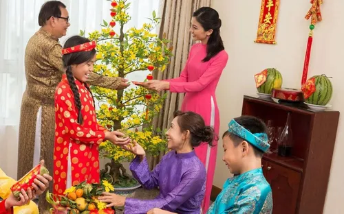 Quản lý tiền lì xì: Bài học tài chính đầu đời và nghệ thuật đồng hành của cha mẹ