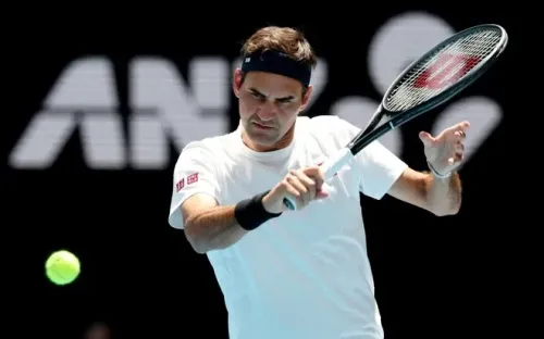 Federer tái xuất Australian Open, thắng Ruud trong loạt tie-break tập luyện