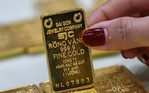 Giá vàng trong nước và thế giới đồng loạt giảm, người mua lỗ gần 3 triệu đồng/lượng sau 2 ngày