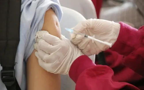 Chuyên gia phản bác tin đồn vaccine Moderna và Pfizer gây ung thư