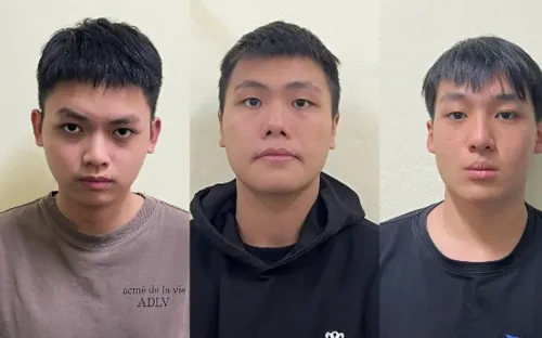 Bắt giữ 3 đối tượng mua bán ma túy dạng dung dịch tại Hà Nội
