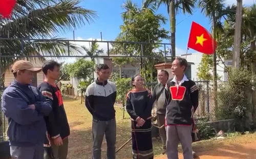 Đồng bào Tây Nguyên hướng về Đại hội Đảng