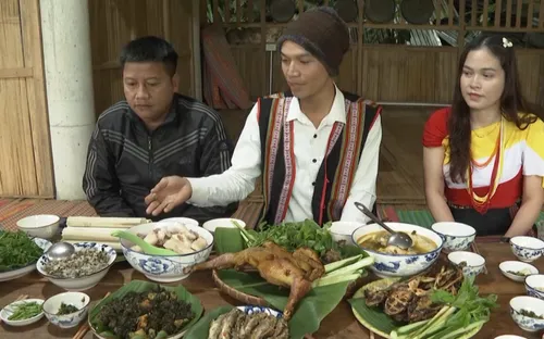 Làm du lịch từ ẩm thực dân tộc