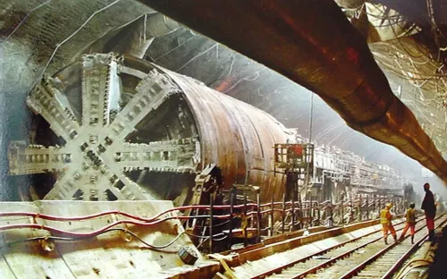 Cách Trung Quốc “giải cứu” máy đào hầm 50 triệu USD mắc kẹt dưới sông Dương Tử