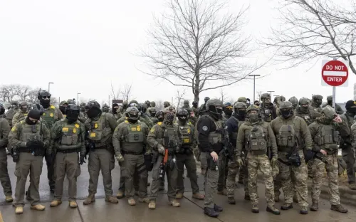 Lầu Năm Góc đặt 1.500 binh sĩ trong trạng thái sẵn sàng tới Minnesota