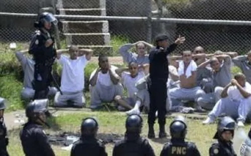 Guatemala ban bố tình trạng khẩn cấp 30 ngày sau bạo lực băng đảng trong nhà tù