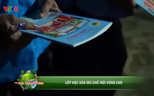 Lớp học xóa mù chữ nơi vùng cao (21/10/2025)