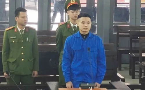 Không có tiền trả karaoke, lừa mượn iPhone của đồng nghiệp đem bán, nam nhân viên tàu du lịch lĩnh án 15 tháng tù