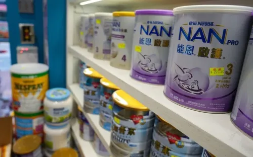 Singapore thu hồi hai lô sữa công thức của Nestlé và Dumex vì phát hiện độc tố cereulide