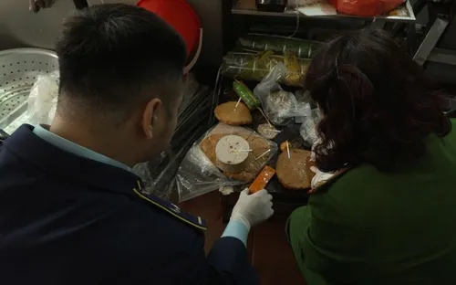 Hà Nội phát hiện 300kg giò chả chứa hàn the: Chất cấm âm thầm đầu độc người tiêu dùng