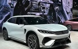 Tesla hưởng lợi đầu tiên khi Canada bỏ thuế 100% lên xe điện Trung Quốc