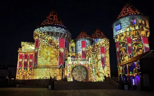 Thắp sáng di sản bằng nghệ thuật thực cảnh: Khi công nghệ ánh sáng 3D Mapping kể câu chuyện sử thi