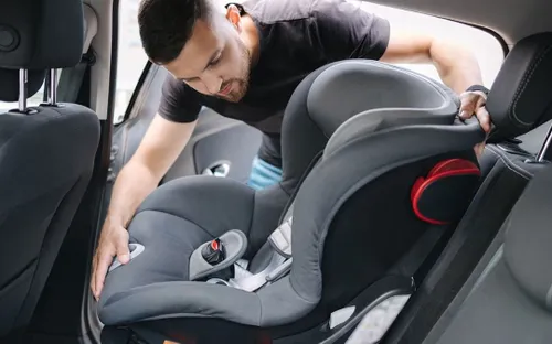 Siết chặt an toàn cho trẻ em trên ô tô: Quy định rõ ràng, trách nhiệm không thể xem nhẹ