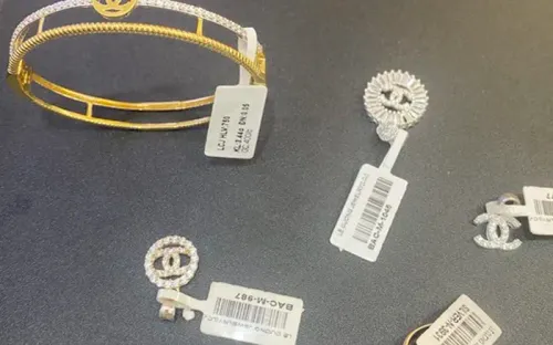 Xử phạt hơn 333 triệu đồng hai tiệm vàng ở Vĩnh Long bán, gia công trang sức giả mạo nhãn hiệu Chanel