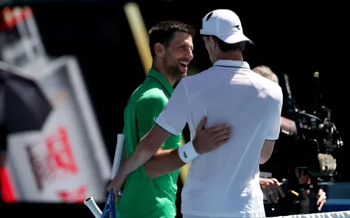 Sinner thắng dễ, Djokovic thẳng tiến tại Australian Open