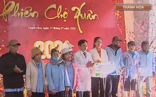 Ấm áp phiên chợ 0 đồng cho bệnh nhân