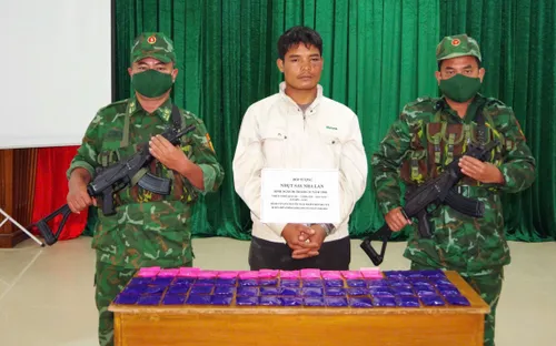 Quảng Ngãi: Bắt đối tượng người Lào vận chuyển hơn 12.000 viên ma túy qua biên giới
