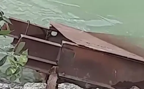 Cưa trộm cầu thép hơn 10 tấn trong một đêm, cảnh sát Ấn Độ bắt 5 nghi phạm