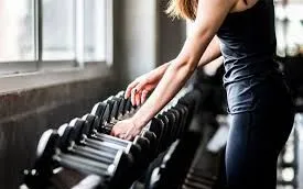 Sau 1 giờ tập gym, móng tay bẩn gấp 10 lần bồn cầu: Cảnh báo 5 sai lầm dễ gây nhiễm khuẩn