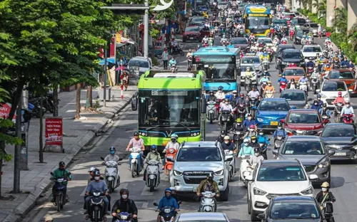 Cuộc đổ bộ của những "cỗ máy xanh": Logistics đô thị Việt Nam thay da đổi thịt