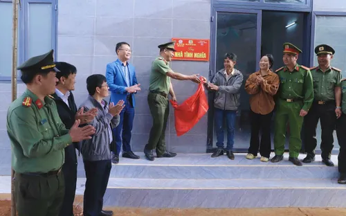 Lâm Đồng bàn giao thêm 6 căn nhà nghĩa tình cho người dân vùng biên giới