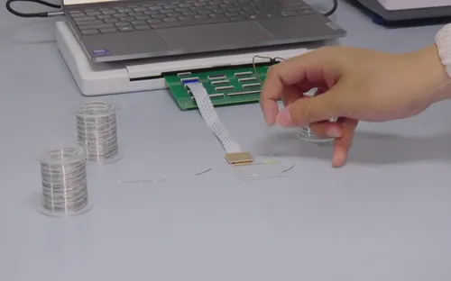 Trung Quốc phát triển chip dạng sợi dẻo mỏng như sợi tóc