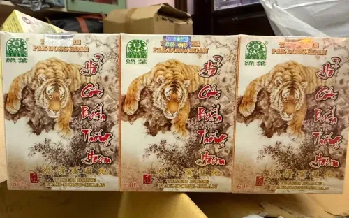 Bắt hai vợ chồng ở TP.HCM sản xuất thuốc đông y giả chứa chất cấm betamethason