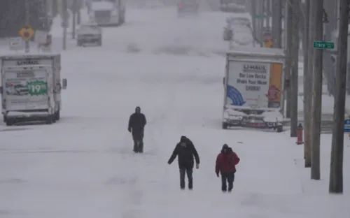 Bão mùa đông lớn quét qua Mỹ, tuyết rơi dày gây tê liệt giao thông và mất điện diện rộng
