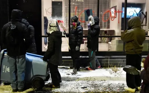 Làn sóng phẫn nộ bùng phát sau vụ nổ súng chết người thứ hai của đặc vụ liên bang Mỹ tại Minneapolis