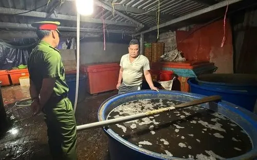 Công an TP.HCM triệt phá đường dây ngâm ốc bươu bằng hóa chất công nghiệp quy mô lớn