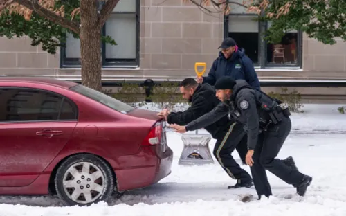 Bão tuyết và băng giá khiến ít nhất 30 người thiệt mạng, giao thông Mỹ tê liệt