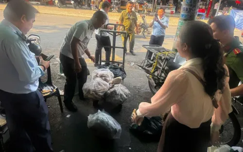 Phát hiện hơn 700kg cá, thịt đông lạnh không rõ nguồn gốc tại một công ty ở TPHCM